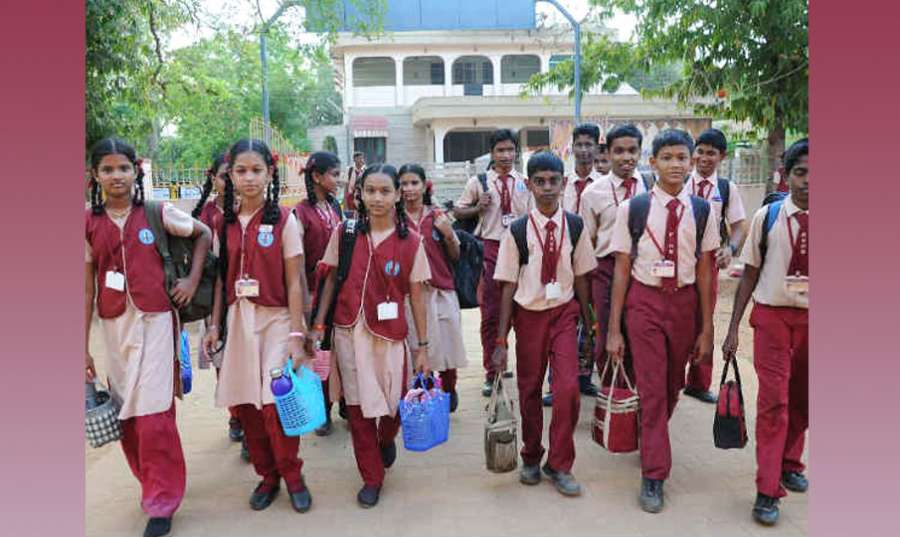 Photo of பள்ளிகளில் குறைக்கப்படும் பாடங்கள்…! காரணம் கொரோனா..!