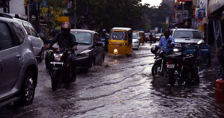 Photo of சென்னை மற்றும் புறநகர் பகுதிகளில் காற்றுடன் கூடிய கனமழை!