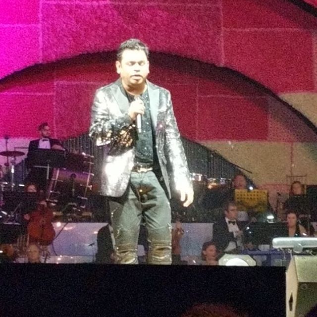 Photo of இஷா அம்பானியின் வரவேற்பு விழா – ஏ.ஆர்.ரஹமான் இசையுடன் , ஜாகிர் உசேன் தபேலா !