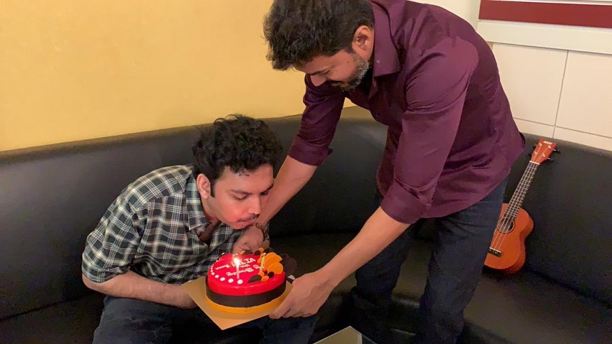 Photo of நடிகர் நாசர் மகனின் நீண்ட நாள் கனவை நனவாக்கிய நடிகர் விஜய்!