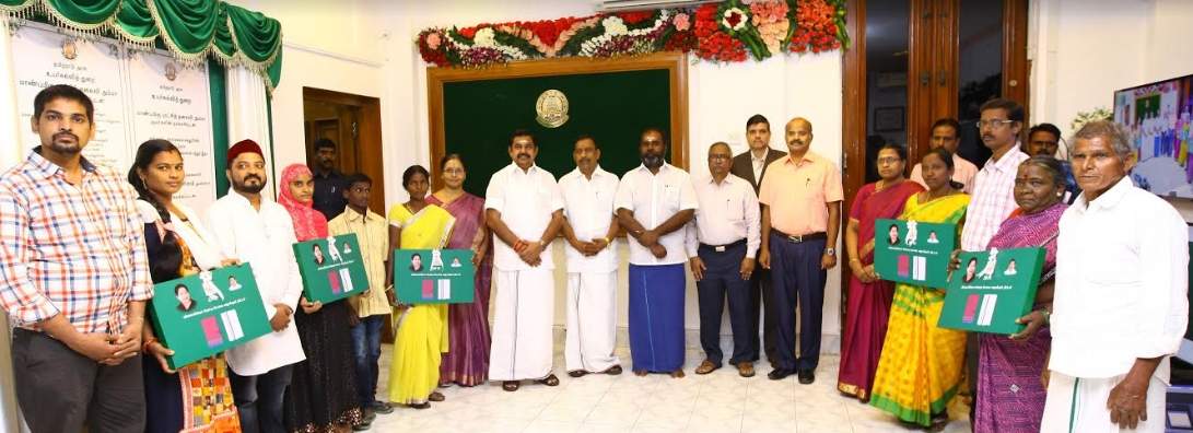 Photo of பொங்கல் பண்டிகையை முன்னிட்டு இலவச வேட்டி சேலை வழங்கும் திட்டம்… தொடங்கி வைத்தார் முதல்வர் எடப்பாடி பழனிசாமி !