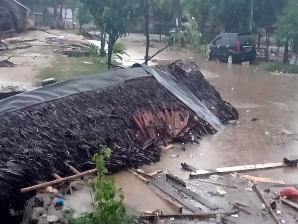 Photo of இந்தோனேசியாவில் திடீர் சுனாமி – பலி எண்ணிக்கை 222 ஆக உயர்வு