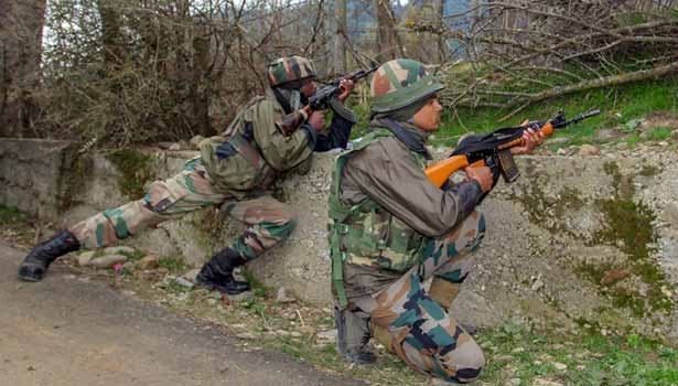Photo of காஷ்மீரில் 3 பயங்கரவாதிகளை பாதுகாப்பு படையினர் சுட்டு கொன்றனர்.