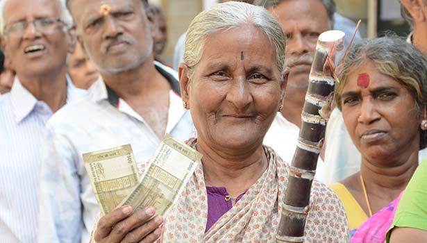 Photo of சென்னையில் தொடங்கியது பொங்கல் பரிசு கொடுக்கும் திட்டம் – காலை முதலே மக்கள் திரண்டனர்.