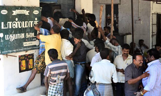 Photo of அதிக விலைக்கு ஏன் மதுபானங்கள் விற்பனை…! கோர்ட்டில் டாஸ்மாக் நிர்வாகம் சொன்ன பதில்!