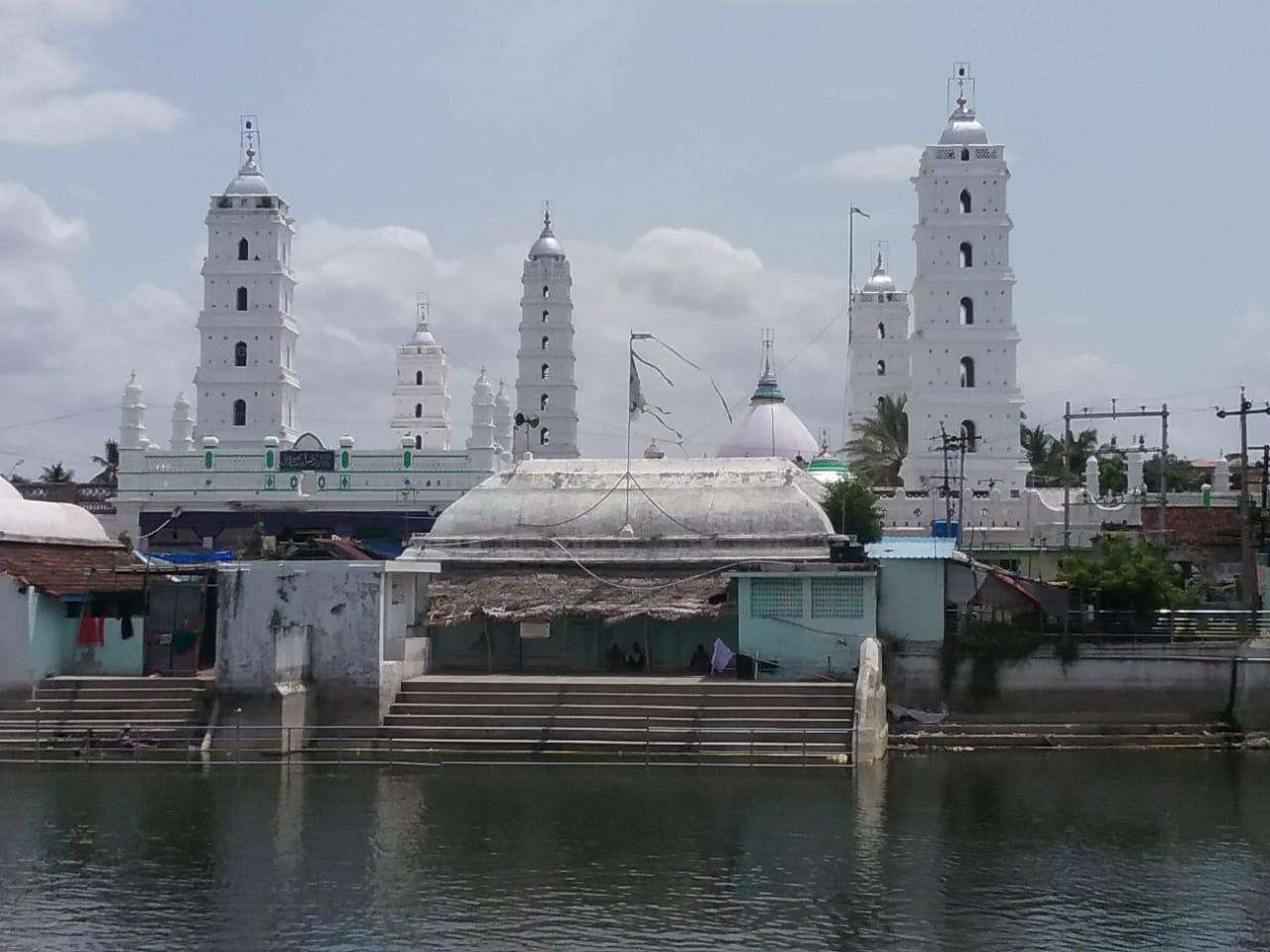 Photo of நாகூர் ஆண்டவர் கைவிட்டதன் எதிரொலி:அப்பாவி சிறுவன் கடல் நீரில் மூழ்கி இறந்தான்!!