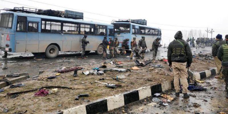 Photo of காஷ்மீரில் சி.ஆர்.பி.எப் வீரர்கள் மீது தீவிரவாதிகள் தாக்குதல் – பலி எண்ணிக்கை 45-ஆக உயர்வு