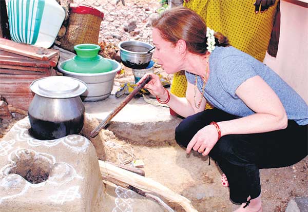 Photo of வேலூரில் நடத்தப்பட்டது பாரம்பரிய உணவு திருவிழா – வெளிநாட்டு மாணவர்களும் பங்கேற்பு