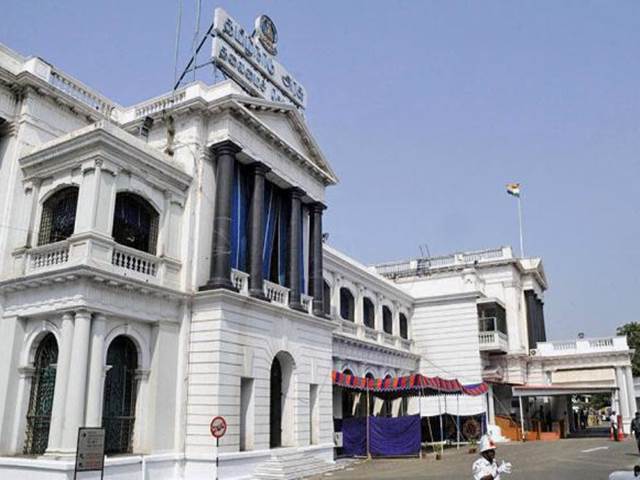 Photo of பிளாஸ்டிக் தடையை மீறுபவர்களுக்கு ரூ.1 லட்சம் வரை அபராதம் – சட்ட மசோதா தாக்கல்