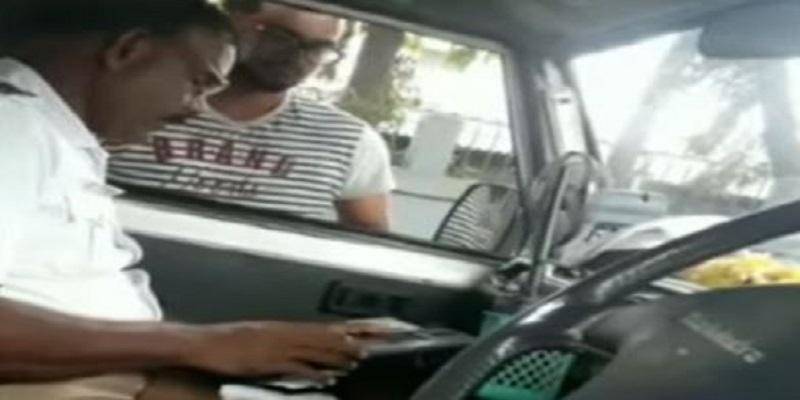 Photo of டிராபிக் போலீஸ் ரவிச்சந்திரன் சஸ்பெண்ட் – லஞ்சம் வாங்கும் போது பிடிபட்டார் !