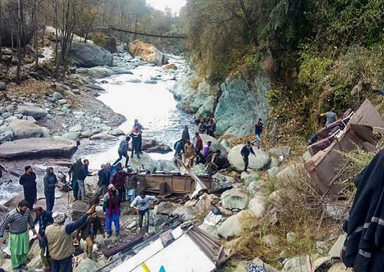 Photo of ஜம்மு காஷ்மீரில் பள்ளத்தாக்கில் பேருந்து கவிழ்ந்து கோர விபத்து;24 பேர் உயிரிழப்பு