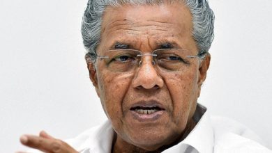 Photo of கட்டுக்கடங்காத கொரோனா பரவல்..! கண்காணிப்பு போலீஸ் வசம் மாற்றம் என பினராயி விஜயன் தகவல்!