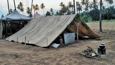 Photo of உண்பதற்கு உணவின்றி மதுரையில் தவிக்கும் தொழிலாளர்கள்