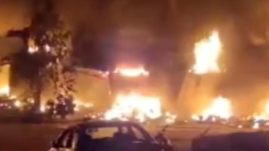 Photo of டெல்லியில் சேரிப்பகுதியில் திடீர் தீ விபத்து….! 1500 குடிசைகள் எரிந்து சாம்பல்!