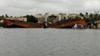 Photo of ஆம்பன் புயல் எதிரொலி;கொல்கத்தா ஏர்போர்ட் நீரில் மூழ்கியது!!